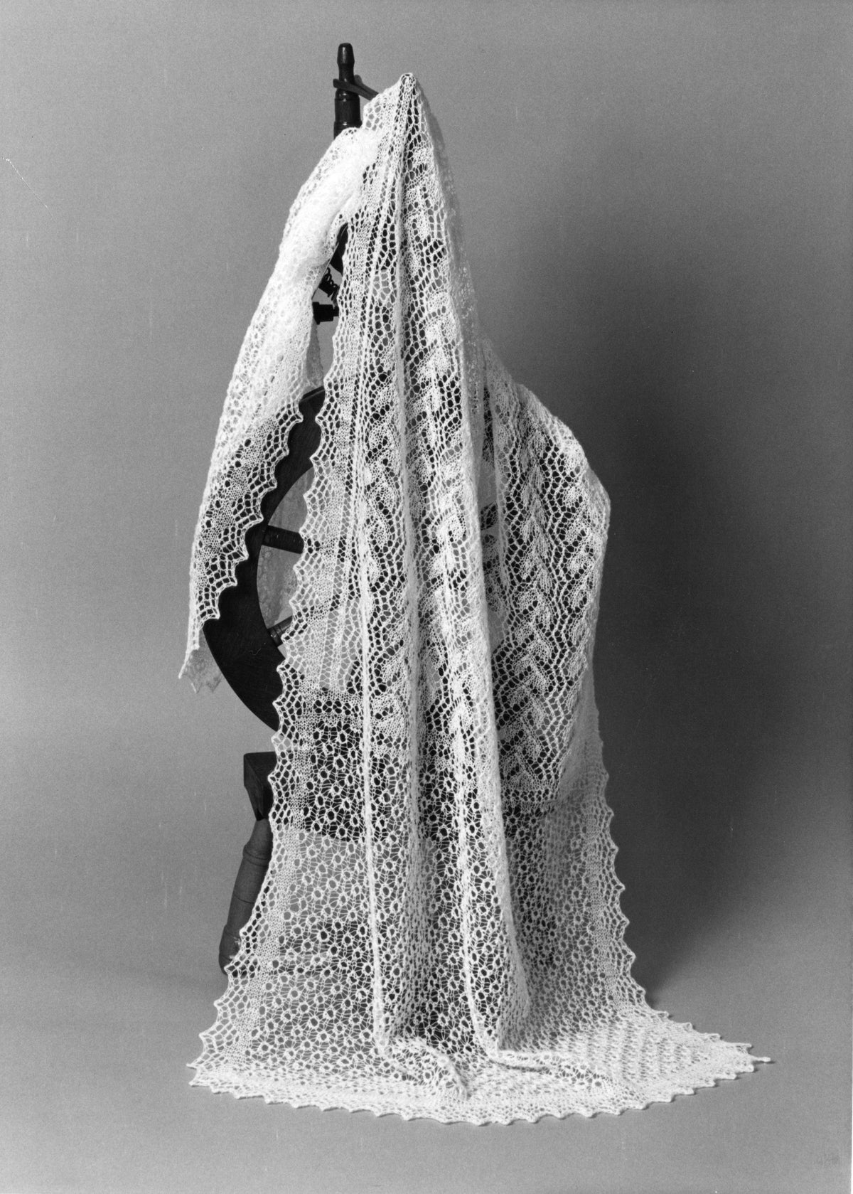 Fine Lace Stole and Scarf CW107 pattern